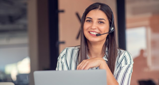 Heroic Suicide Hotline Worker Hangs Up on ICE Agent