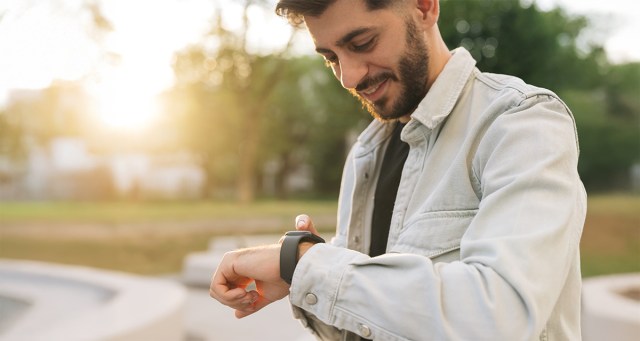 Apple Watch Congratulates Local Oaf for Standing