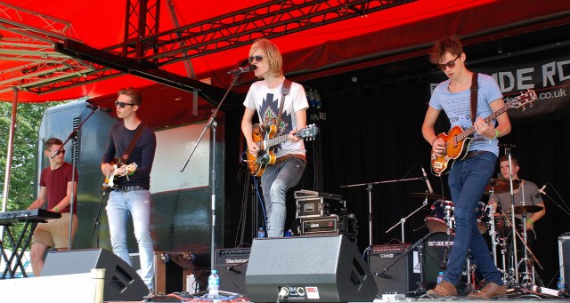 Scurvy-Ridden Band Plays Extra Shitty in Hopes Someone Throws Fruit on Stage