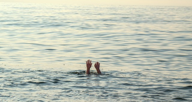 Nitrous Mafia Snitch Found at Bottom of Lake Wearing Cement Birkenstocks