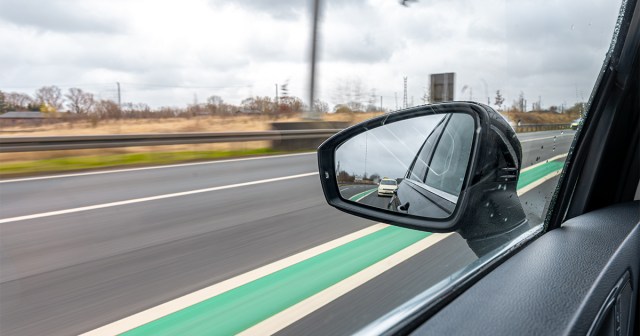 Tesla Programmed To Drive Exactly in Your Blind Spot