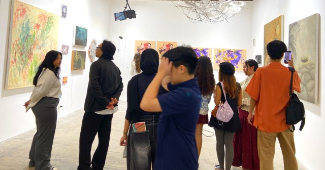 Man Can’t Tell if Friend’s Art Show Surrealist or Bad