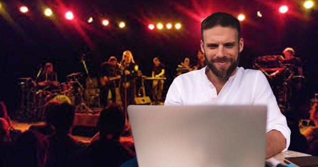Remote Worker at Show Catches Up on Emails During Band’s New Stuff